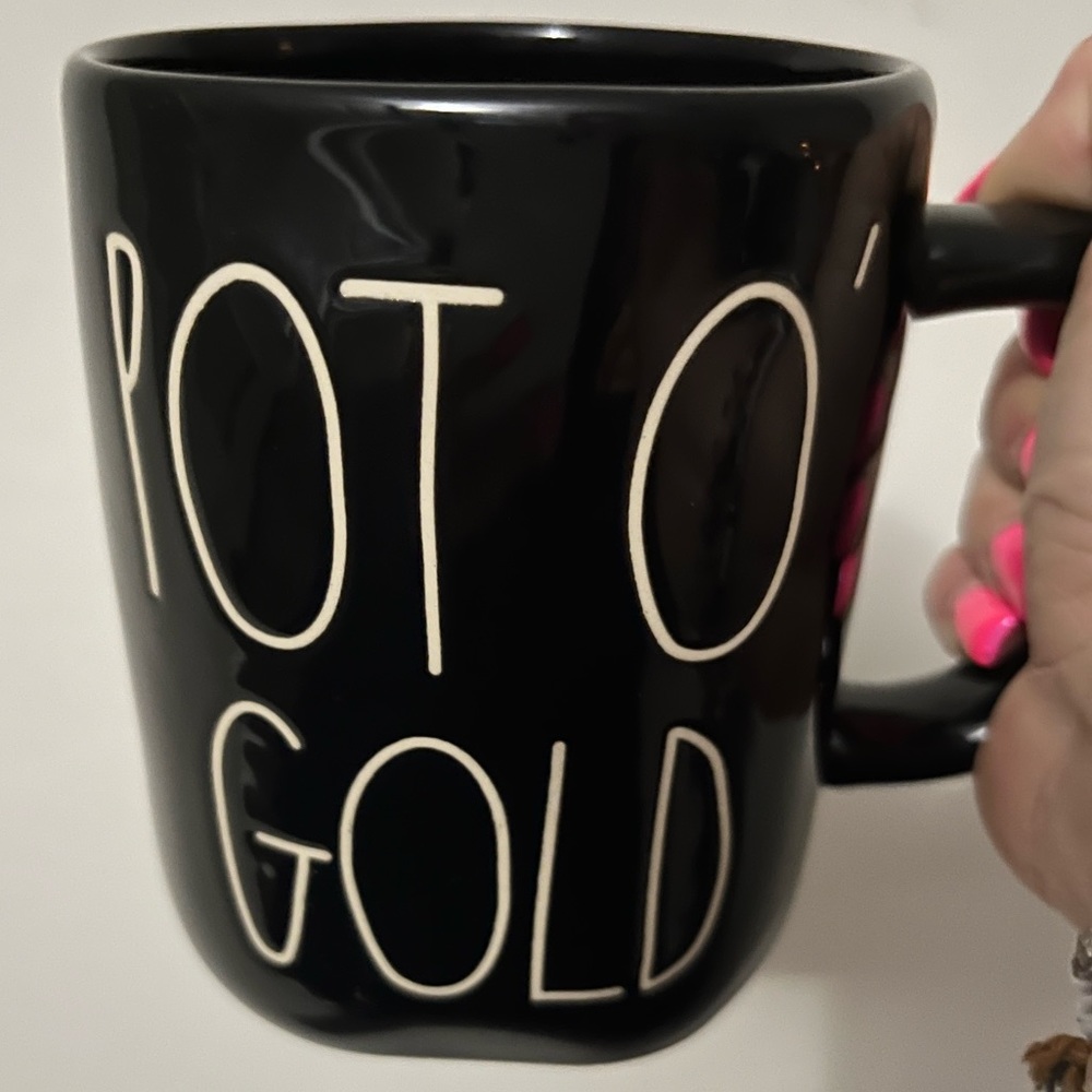 Rae Dunn " POT O' GOLD" Black Mug